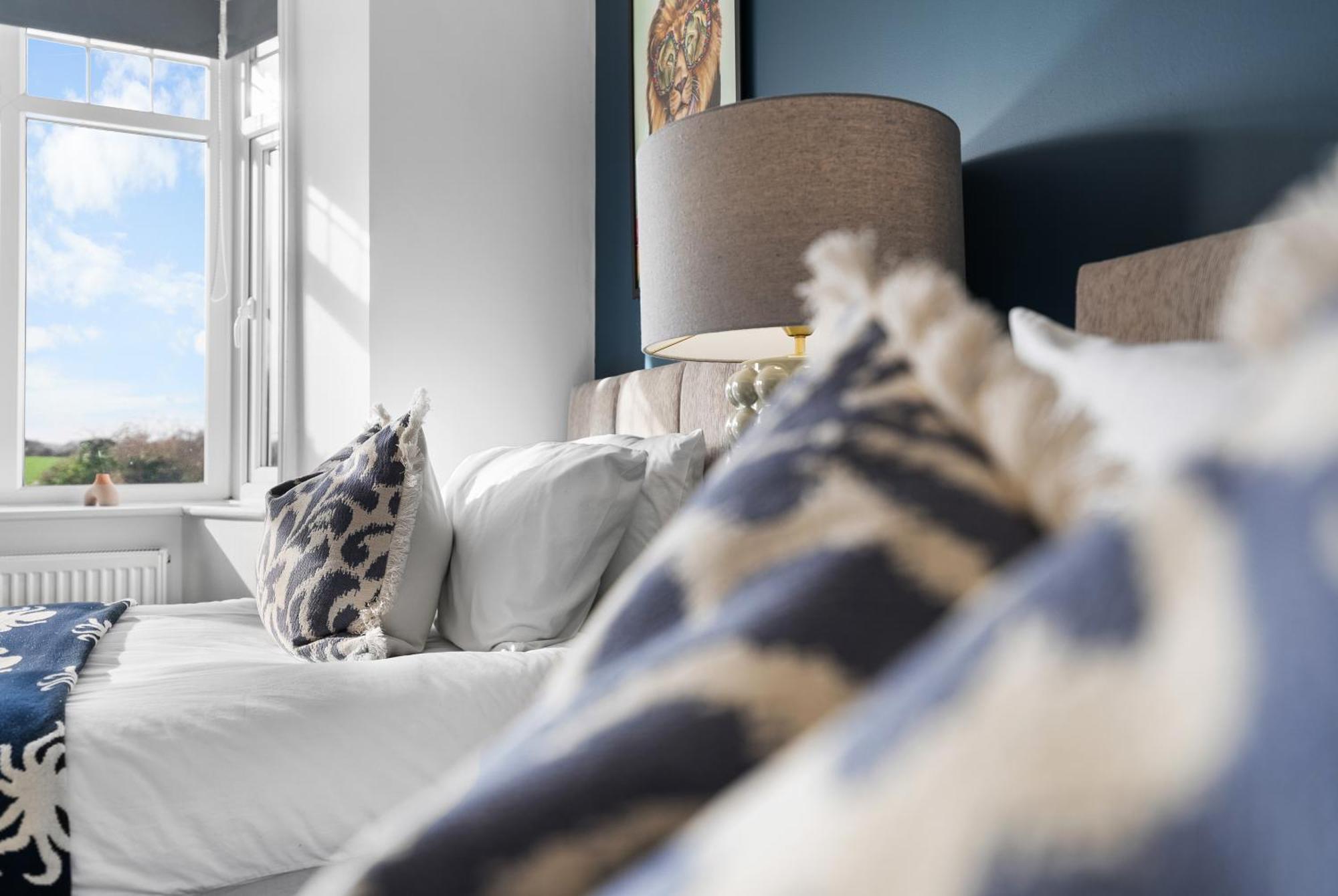 Long Term And Summer Special Offer! 5-Bedroom Spacious, Stunning Design, Sociable Areas & Cosy House Near South Downs Park, Sleeps 11 With Games Room, Private Parking And Garden- By Blue Puffin Stays Waterlooville Extérieur photo
