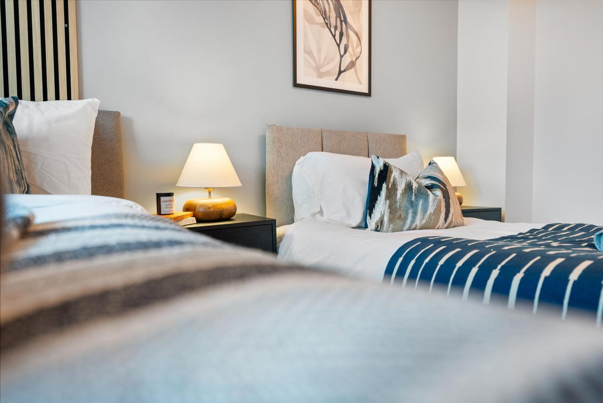 Long Term And Summer Special Offer! 5-Bedroom Spacious, Stunning Design, Sociable Areas & Cosy House Near South Downs Park, Sleeps 11 With Games Room, Private Parking And Garden- By Blue Puffin Stays Waterlooville Extérieur photo