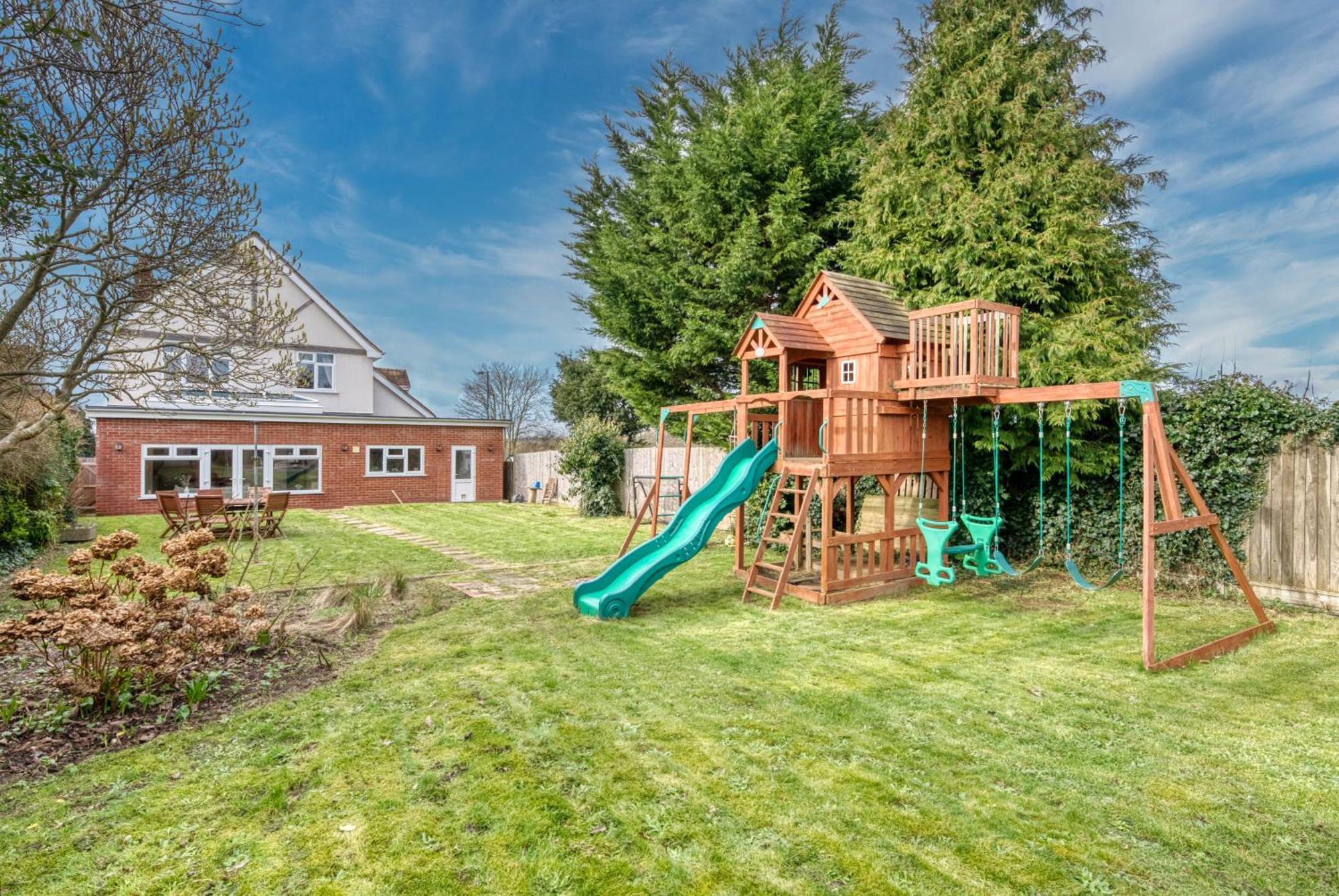Long Term And Summer Special Offer! 5-Bedroom Spacious, Stunning Design, Sociable Areas & Cosy House Near South Downs Park, Sleeps 11 With Games Room, Private Parking And Garden- By Blue Puffin Stays Waterlooville Extérieur photo