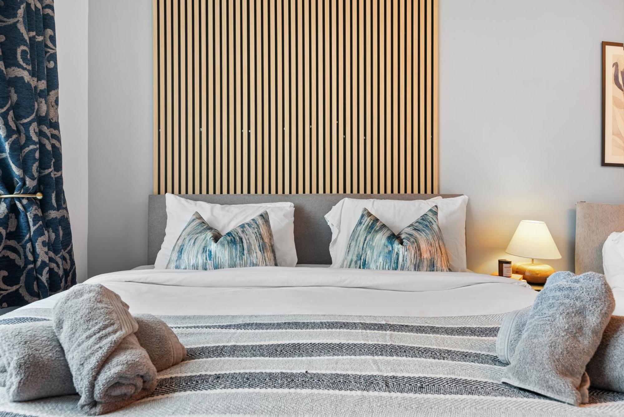 Long Term And Summer Special Offer! 5-Bedroom Spacious, Stunning Design, Sociable Areas & Cosy House Near South Downs Park, Sleeps 11 With Games Room, Private Parking And Garden- By Blue Puffin Stays Waterlooville Extérieur photo