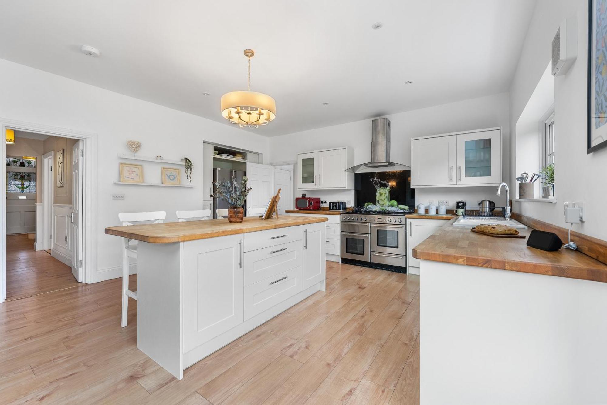 Long Term And Summer Special Offer! 5-Bedroom Spacious, Stunning Design, Sociable Areas & Cosy House Near South Downs Park, Sleeps 11 With Games Room, Private Parking And Garden- By Blue Puffin Stays Waterlooville Extérieur photo