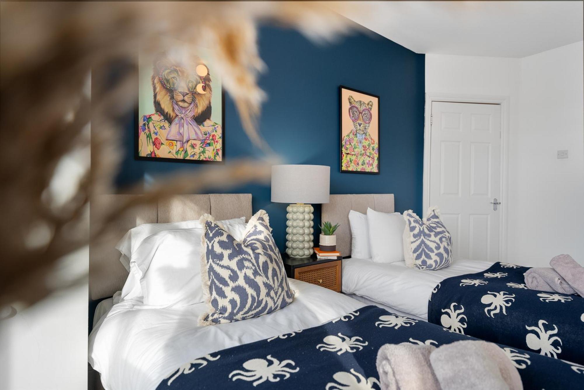 Long Term And Summer Special Offer! 5-Bedroom Spacious, Stunning Design, Sociable Areas & Cosy House Near South Downs Park, Sleeps 11 With Games Room, Private Parking And Garden- By Blue Puffin Stays Waterlooville Extérieur photo