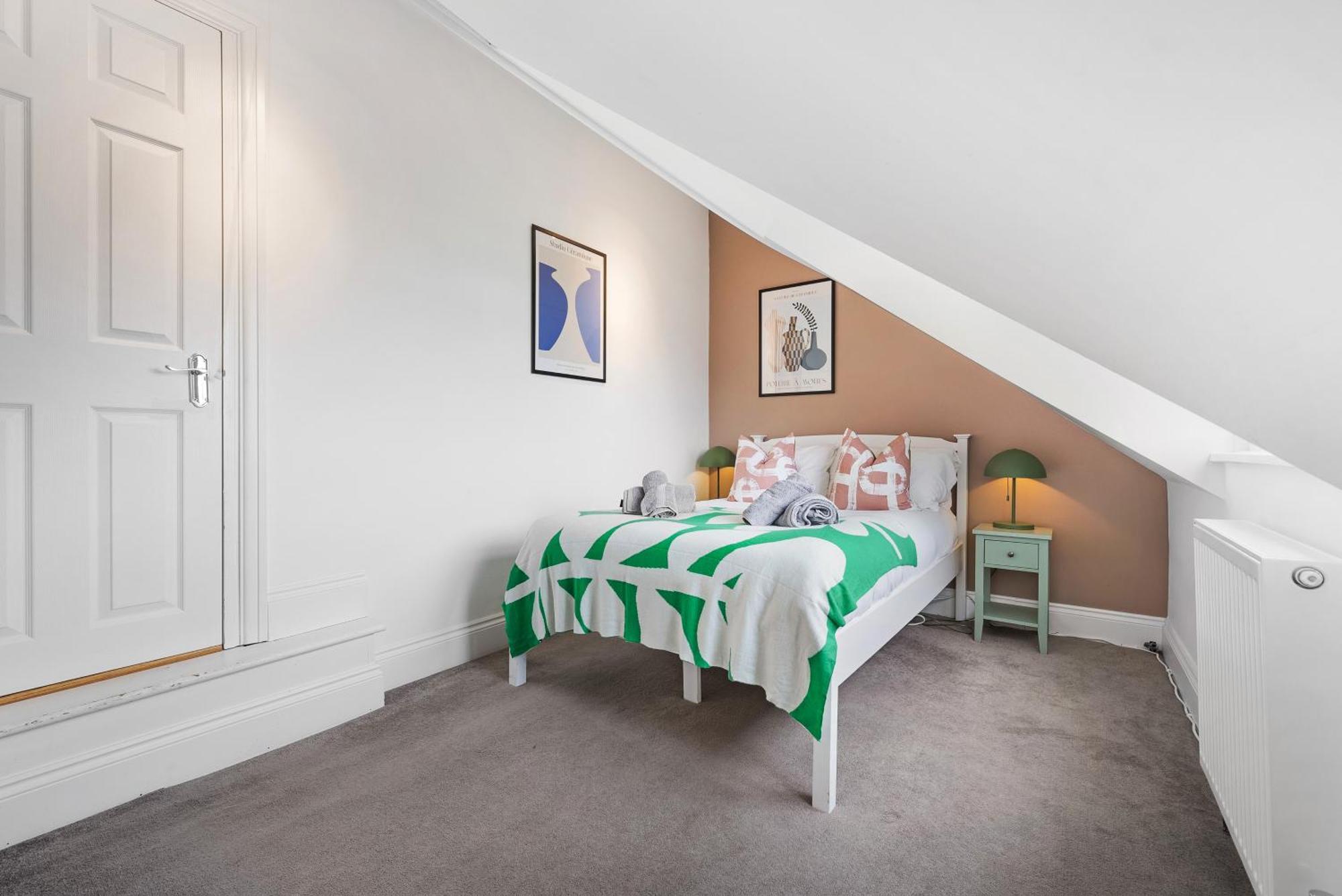 Long Term And Summer Special Offer! 5-Bedroom Spacious, Stunning Design, Sociable Areas & Cosy House Near South Downs Park, Sleeps 11 With Games Room, Private Parking And Garden- By Blue Puffin Stays Waterlooville Extérieur photo