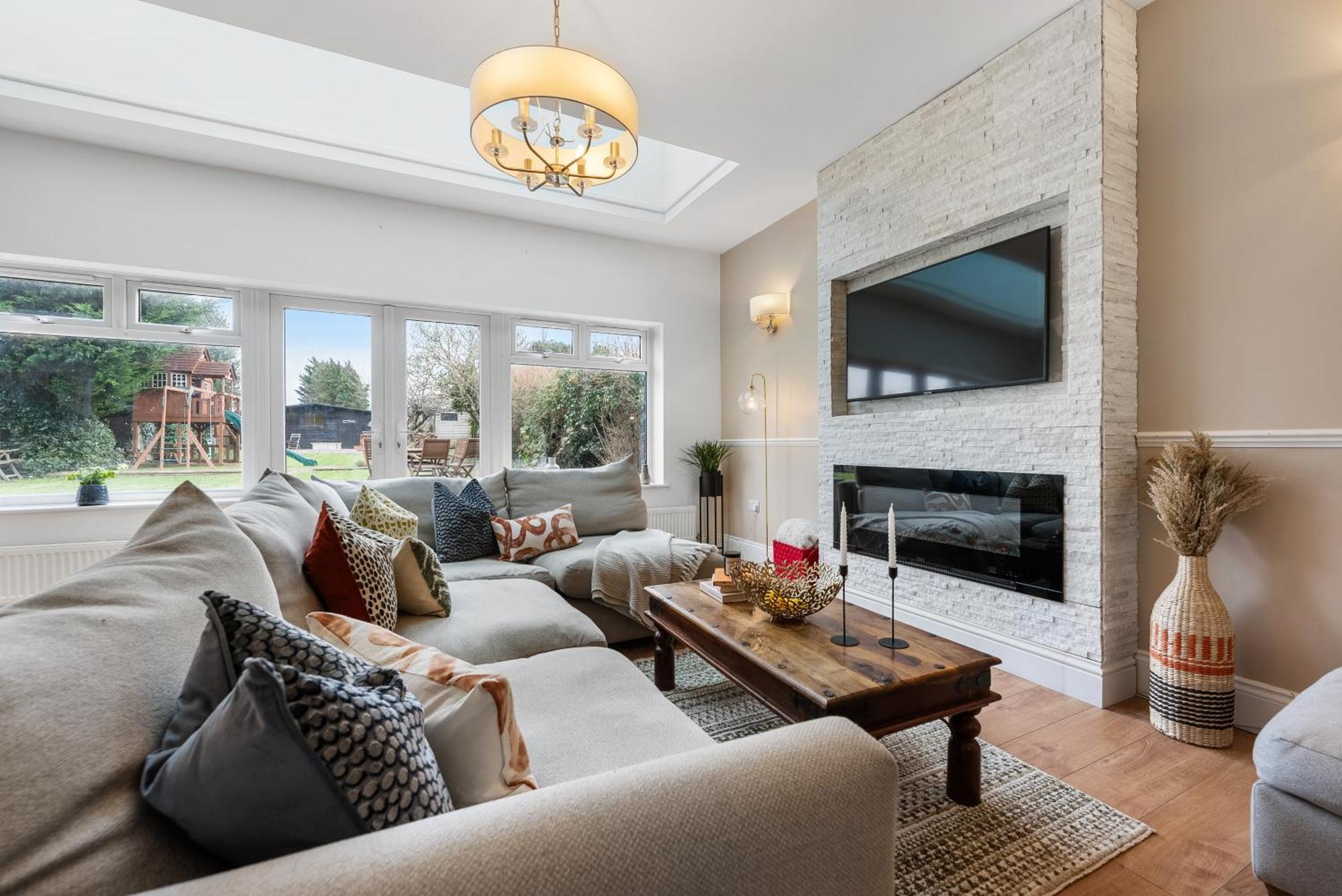 Long Term And Summer Special Offer! 5-Bedroom Spacious, Stunning Design, Sociable Areas & Cosy House Near South Downs Park, Sleeps 11 With Games Room, Private Parking And Garden- By Blue Puffin Stays Waterlooville Extérieur photo