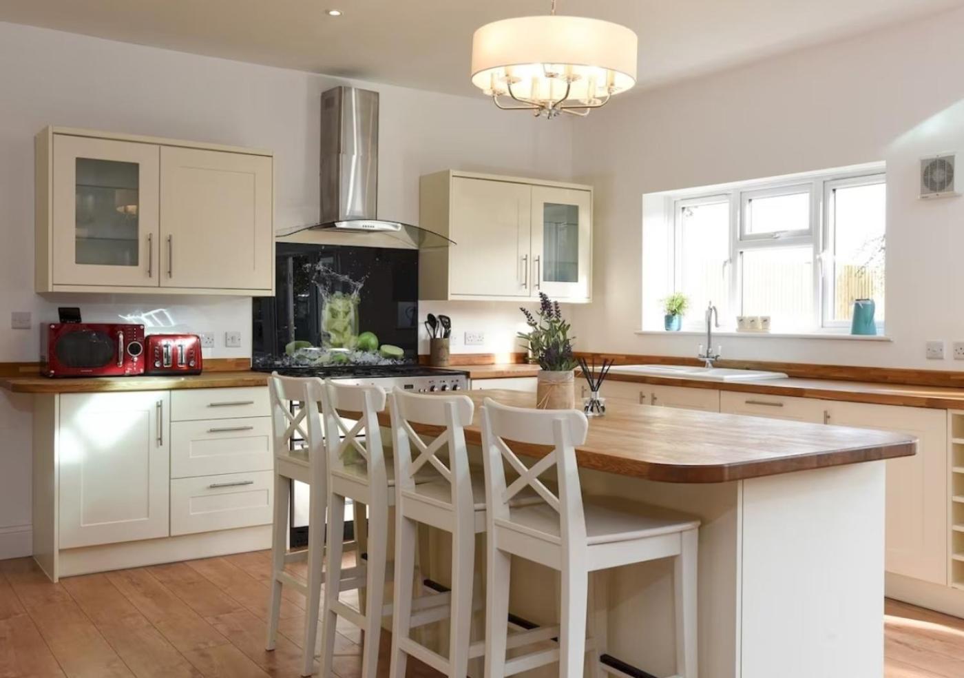 Long Term And Summer Special Offer! 5-Bedroom Spacious, Stunning Design, Sociable Areas & Cosy House Near South Downs Park, Sleeps 11 With Games Room, Private Parking And Garden- By Blue Puffin Stays Waterlooville Extérieur photo