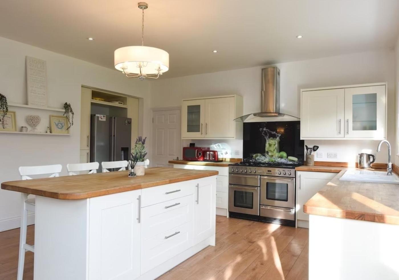 Long Term And Summer Special Offer! 5-Bedroom Spacious, Stunning Design, Sociable Areas & Cosy House Near South Downs Park, Sleeps 11 With Games Room, Private Parking And Garden- By Blue Puffin Stays Waterlooville Extérieur photo
